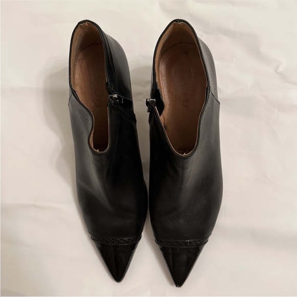 Trotters Leather Booties, 7.5W - Picture 9 of 16